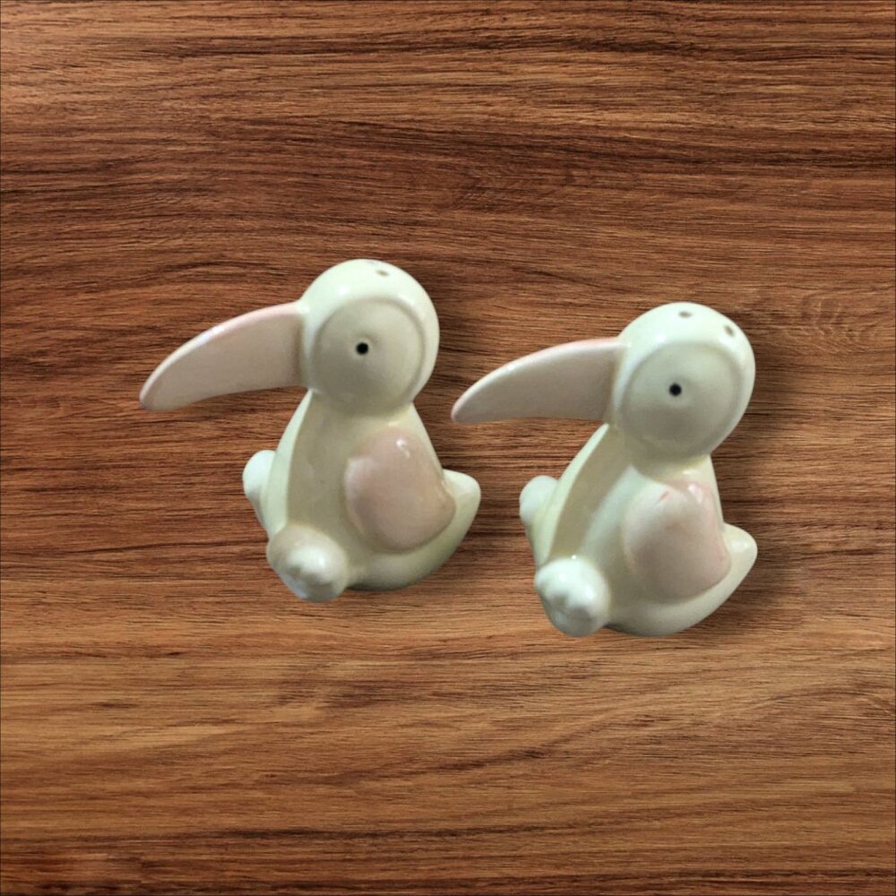 Ceramic Toucan Salt &‎ Pepper Shaker Set Vintage Pastel Pink  Cream Collectible